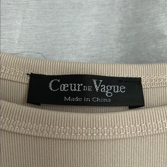 Elegant Beige Ruched Long Sleeve Top - Picture 3 of 5